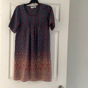 Flowy dress, runs small. Cute pattern and colors!